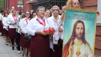 Ladies of the Sacred Heart Make Pilgrimage to Holy Doors