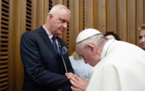 Abuse-survivor-meets-pope