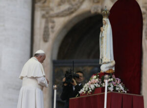 POPE-CONSECRATION-GLOBAL-1523754-512x375-1