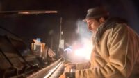 Piano Player For Peace: Musician Plays Songs for Refugees Crossing Into Poland
