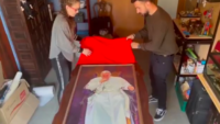 Final Wish Fulfilled: Vatican Pilgrim Presents Late Friend’s Painting to Pope Francis