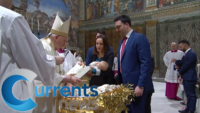 Pope Baptizes Babies, Urges Parents to Teach Them to Pray