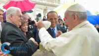 Jewish Couple Calls Meeting Pope Francis ‘A Blessing’