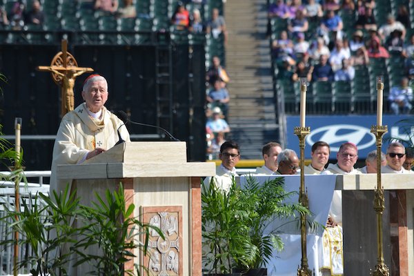 POPE LEO CHICAGO WHITE SOX STADIUM MASS TRIBUTE